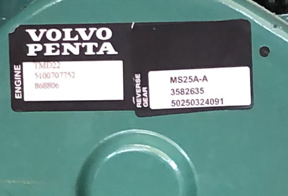 Volvo Penta mit den Motor und Getriebenummern